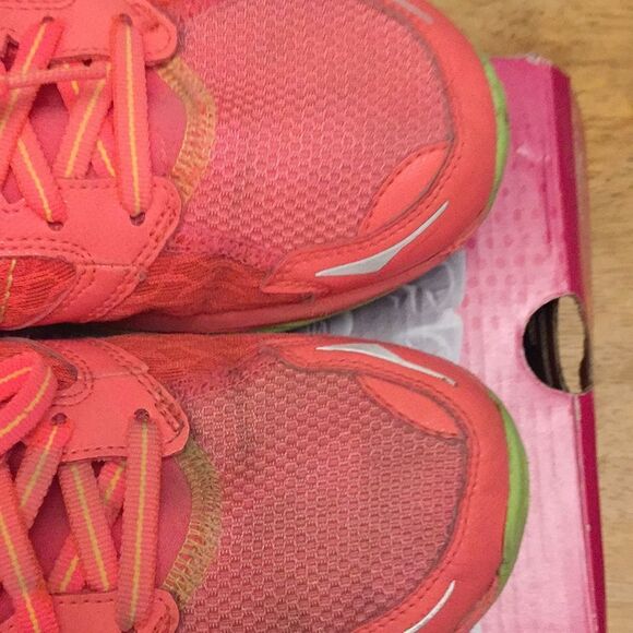 Skechers size 8.5 fluorescent colors used worn - Picture 4 of 8